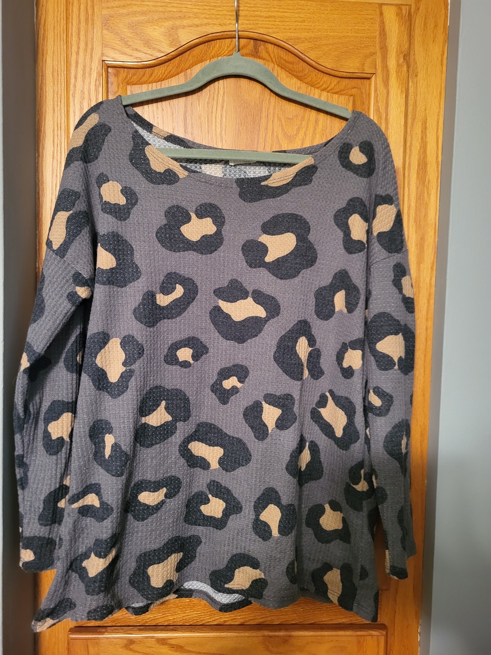 BiBi Charcoal Waffle-Knit Leopard Pullover with Taupe Spots
